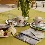 Almfrieden & Romantikchalet 호텔