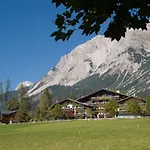 Almfrieden & Romantikchalet 람자우 암 다흐스타인
