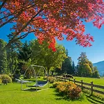 Almfrieden & Romantikchalet 4*