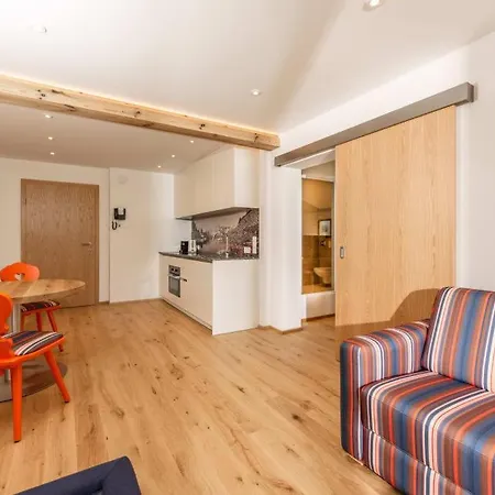 מלון Almfrieden & Romantikchalet 4*