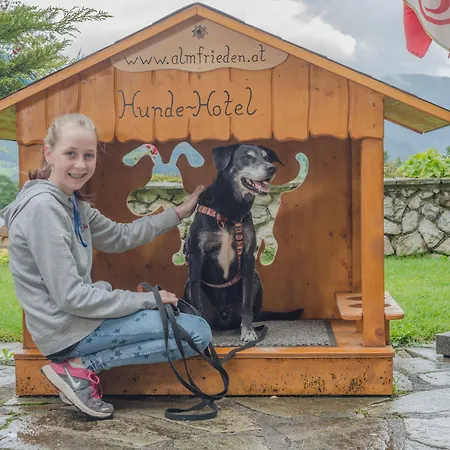 Almfrieden & Romantikchalet Hotel