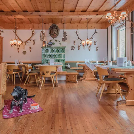 מלון Almfrieden & Romantikchalet