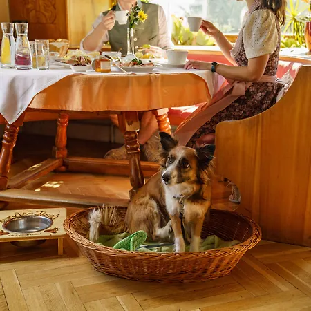 Almfrieden & Romantikchalet 4*