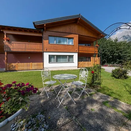 מלון Almfrieden & Romantikchalet 4*