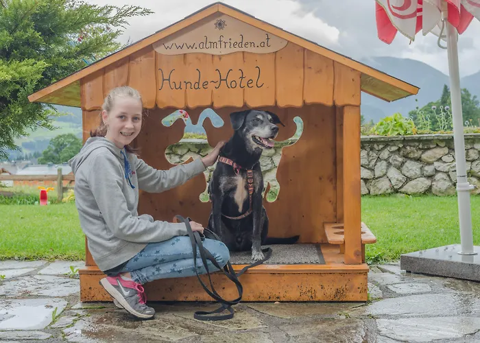 Almfrieden & Romantikchalet Hotel