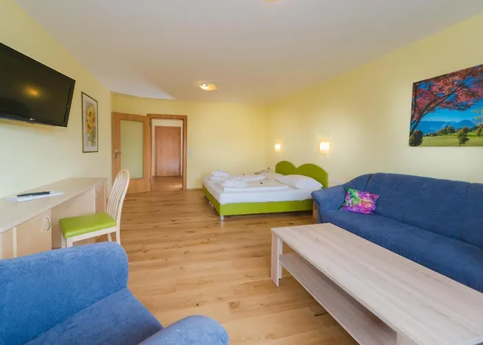 Almfrieden & Romantikchalet Hotel